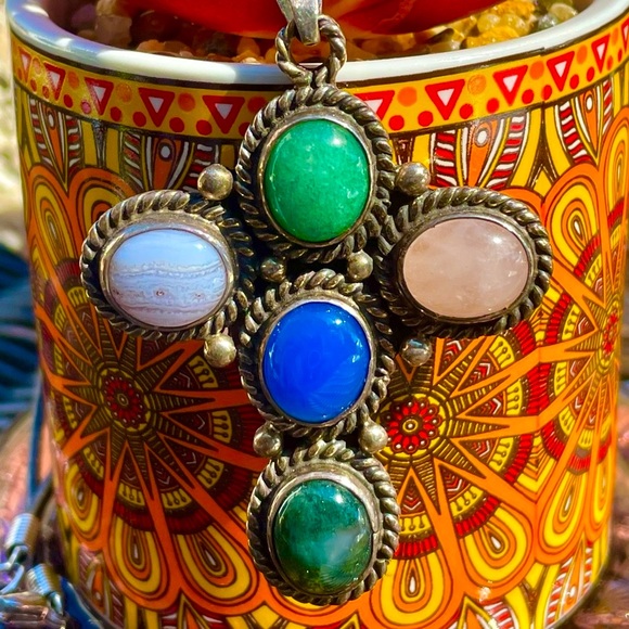 STONE CROSS NECKLACE - Picture 3 of 15